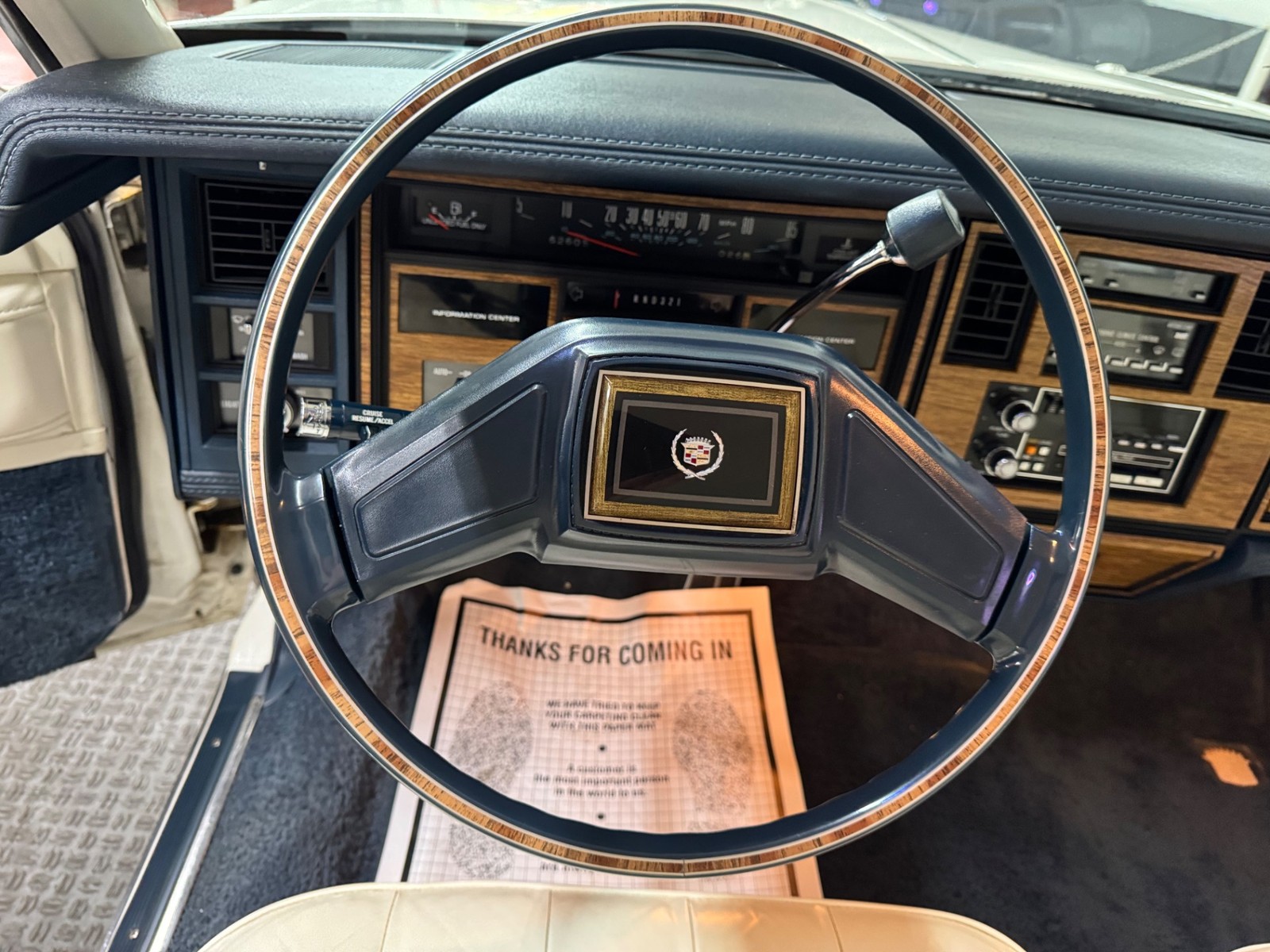 Cadillac-Seville-1985-Sedan-33