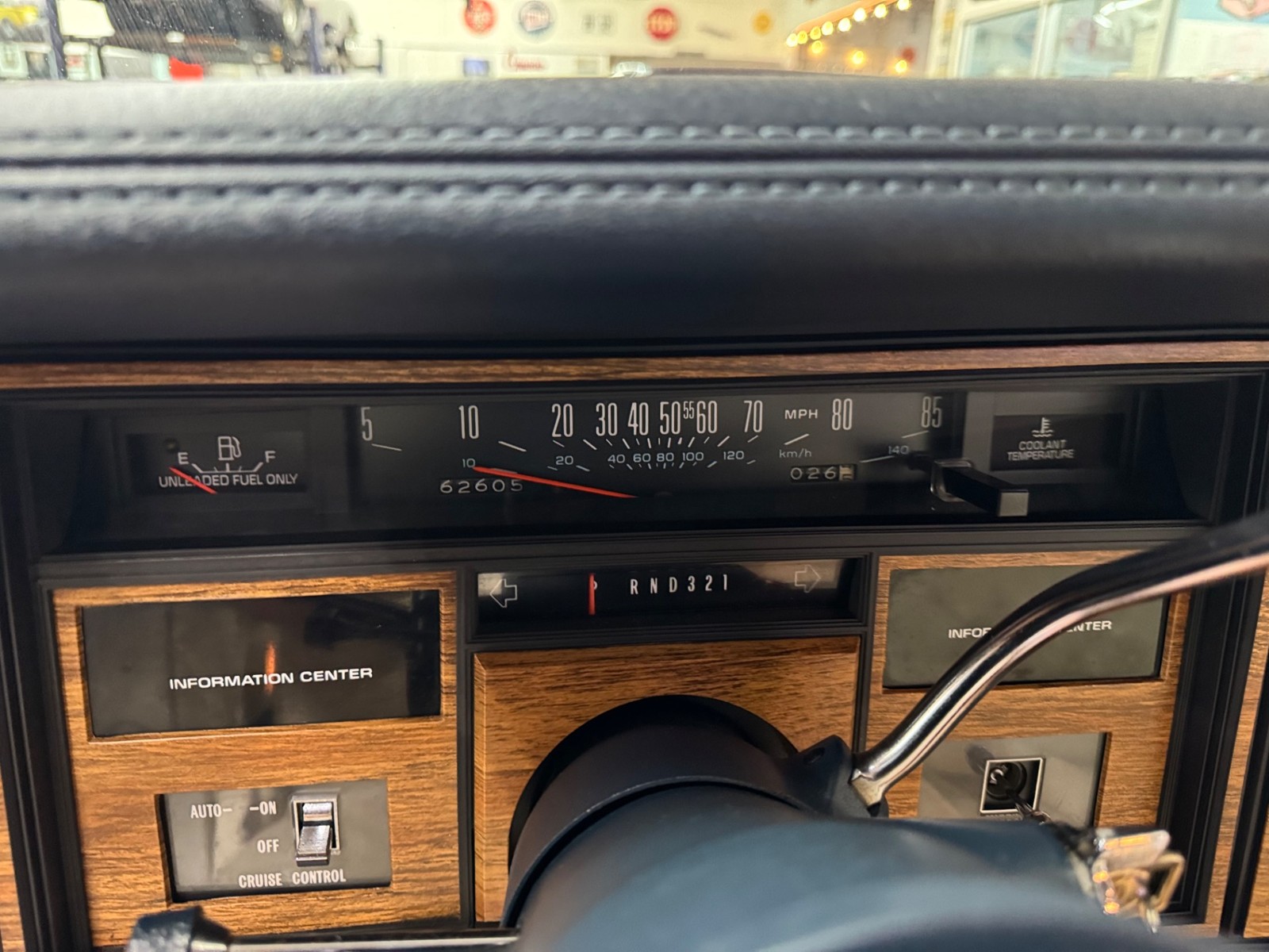 Cadillac-Seville-1985-Sedan-34