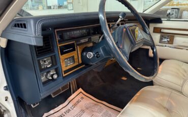 Cadillac-Seville-1985-Sedan-35