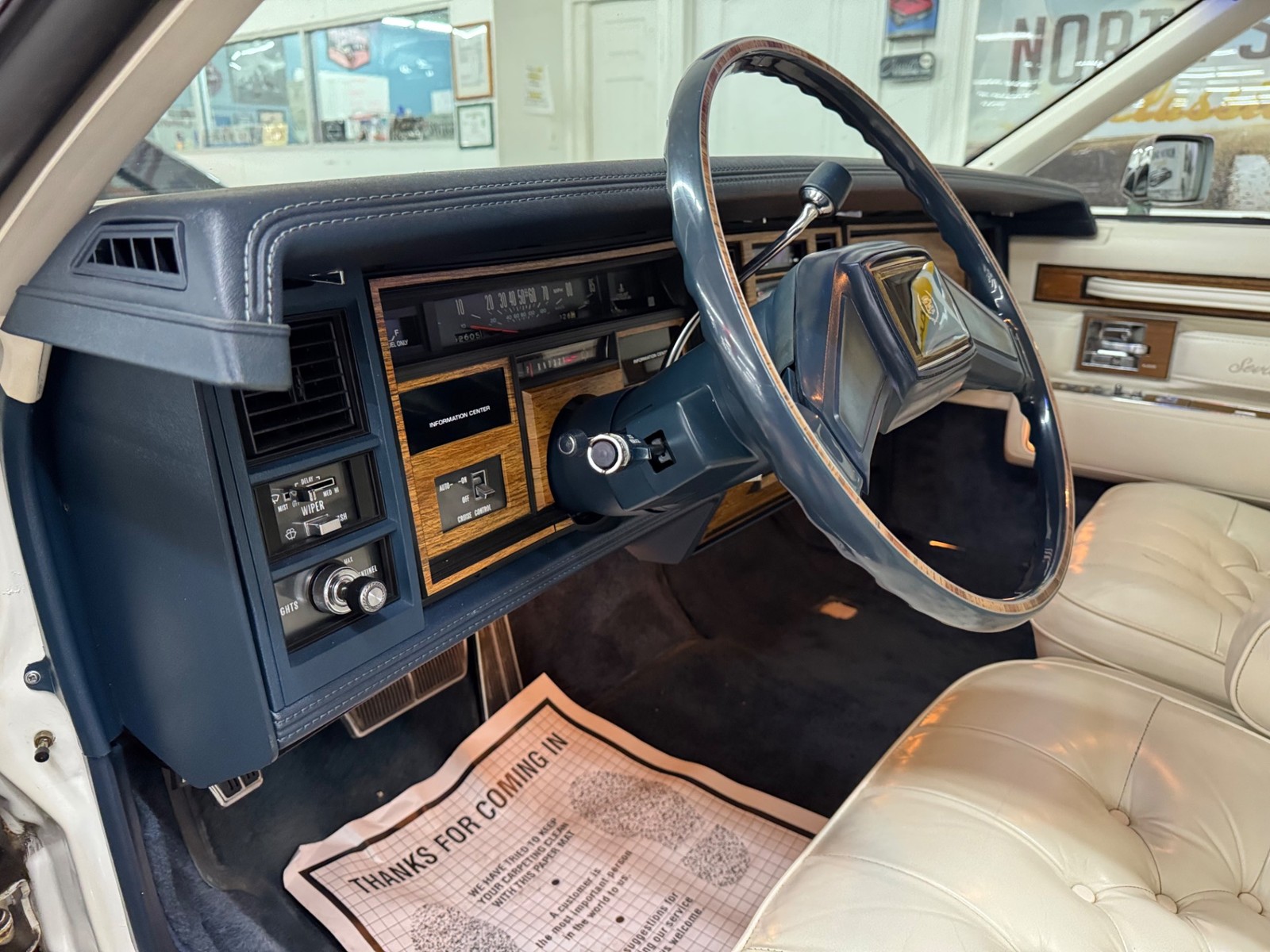 Cadillac-Seville-1985-Sedan-35