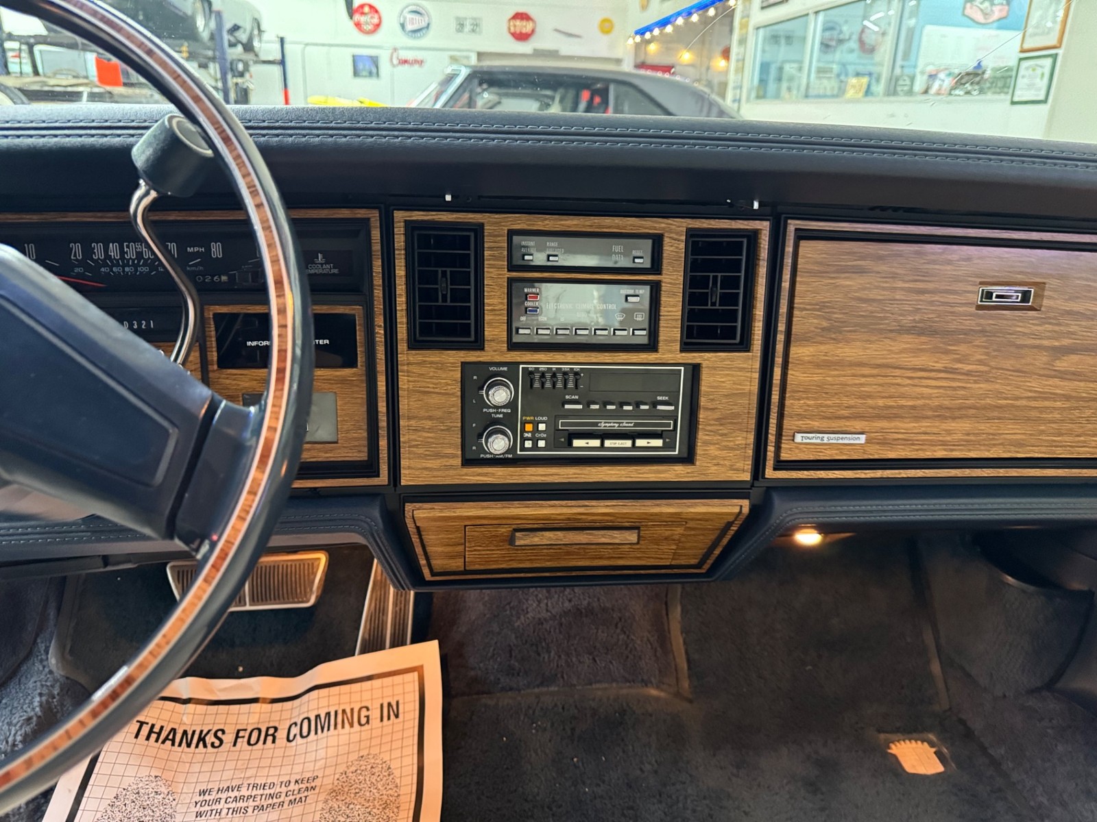 Cadillac-Seville-1985-Sedan-36