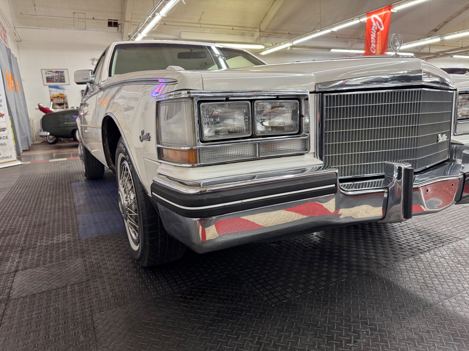 Cadillac-Seville-1985-Sedan-8