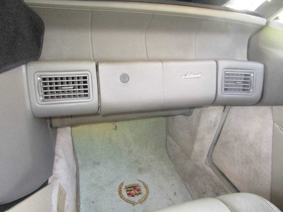 Cadillac-allante-1991-5