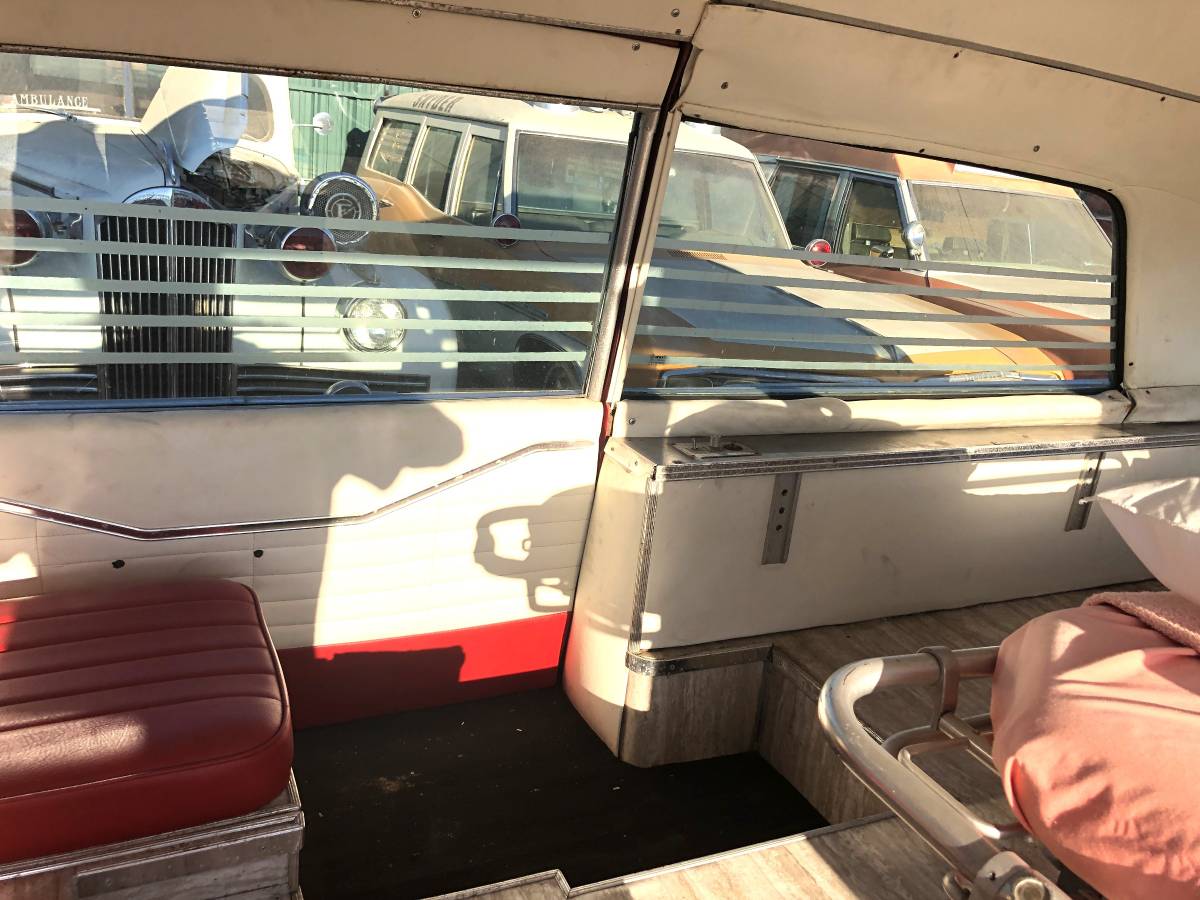 Cadillac-ambulance-1964-red-1