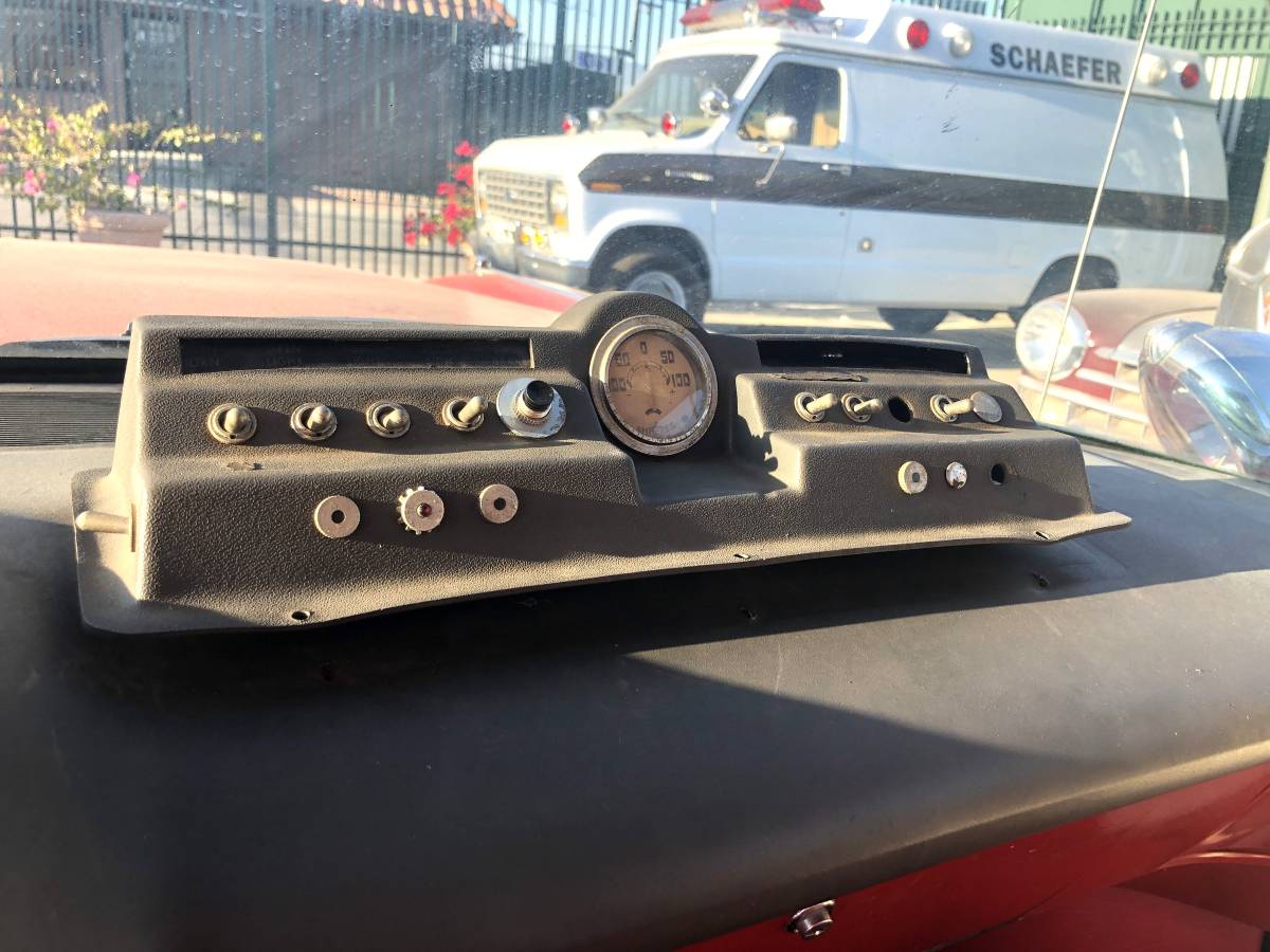 Cadillac-ambulance-1964-red-10