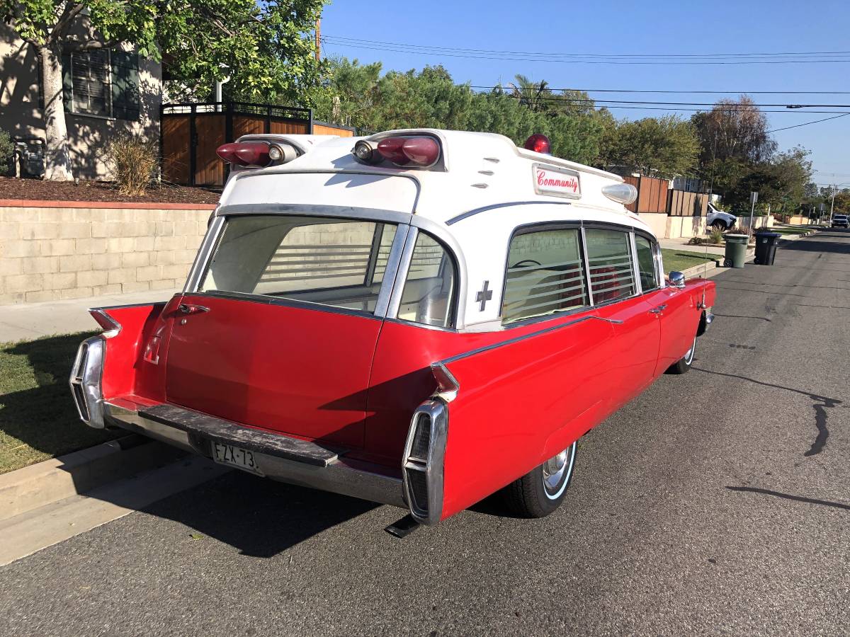 Cadillac-ambulance-1964-red-4