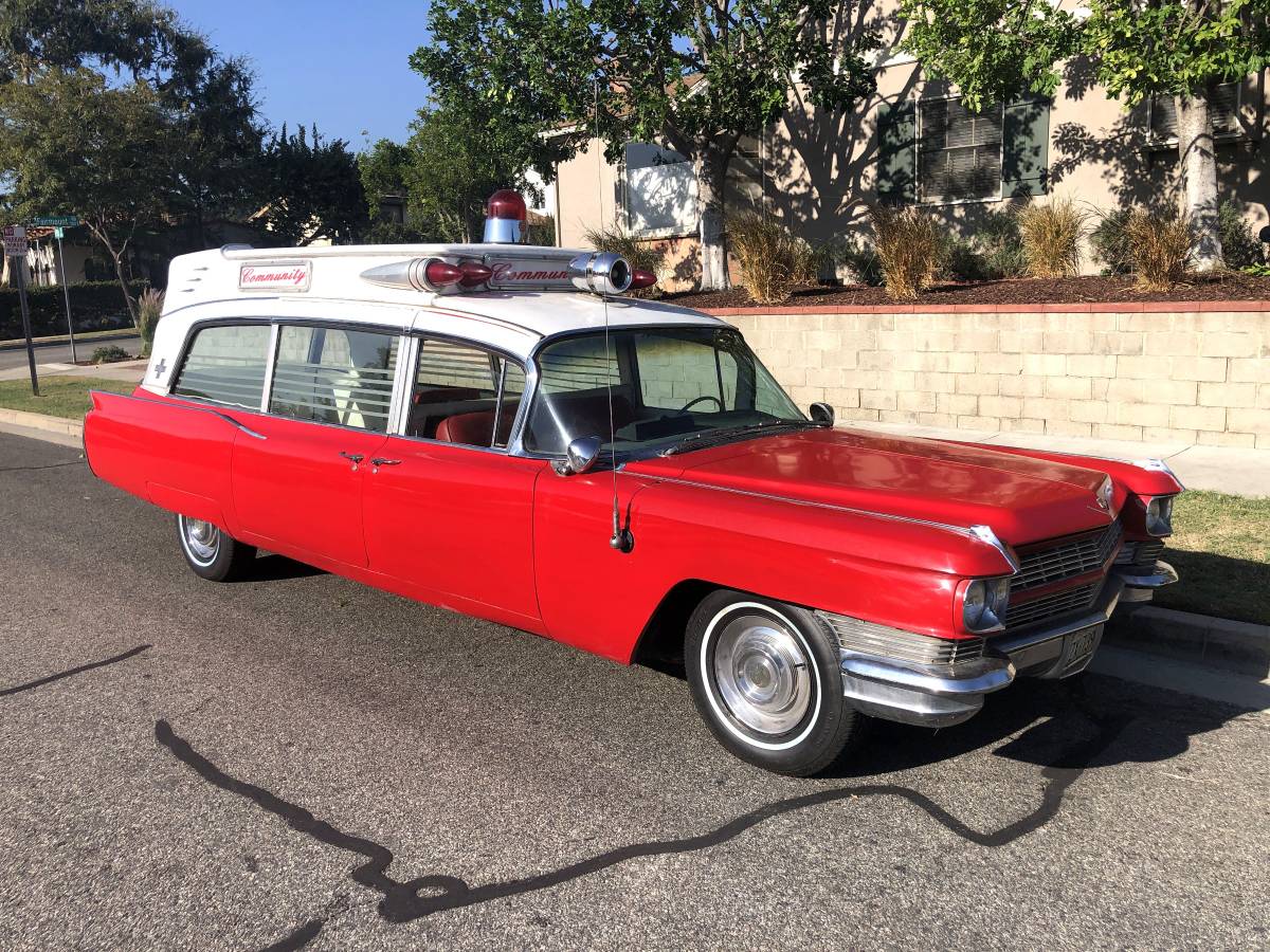 Cadillac-ambulance-1964-red-5