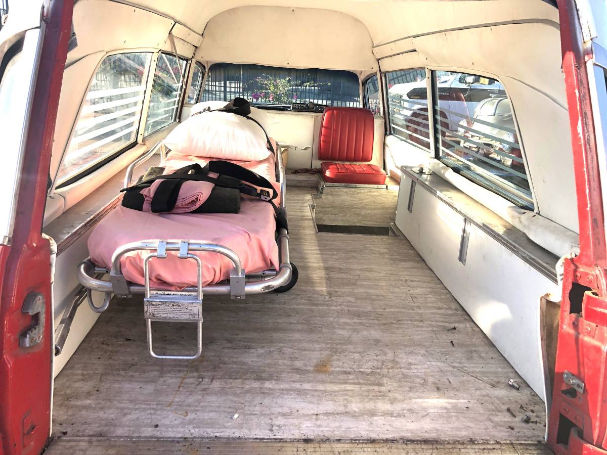 Cadillac-ambulance-1964-red-7
