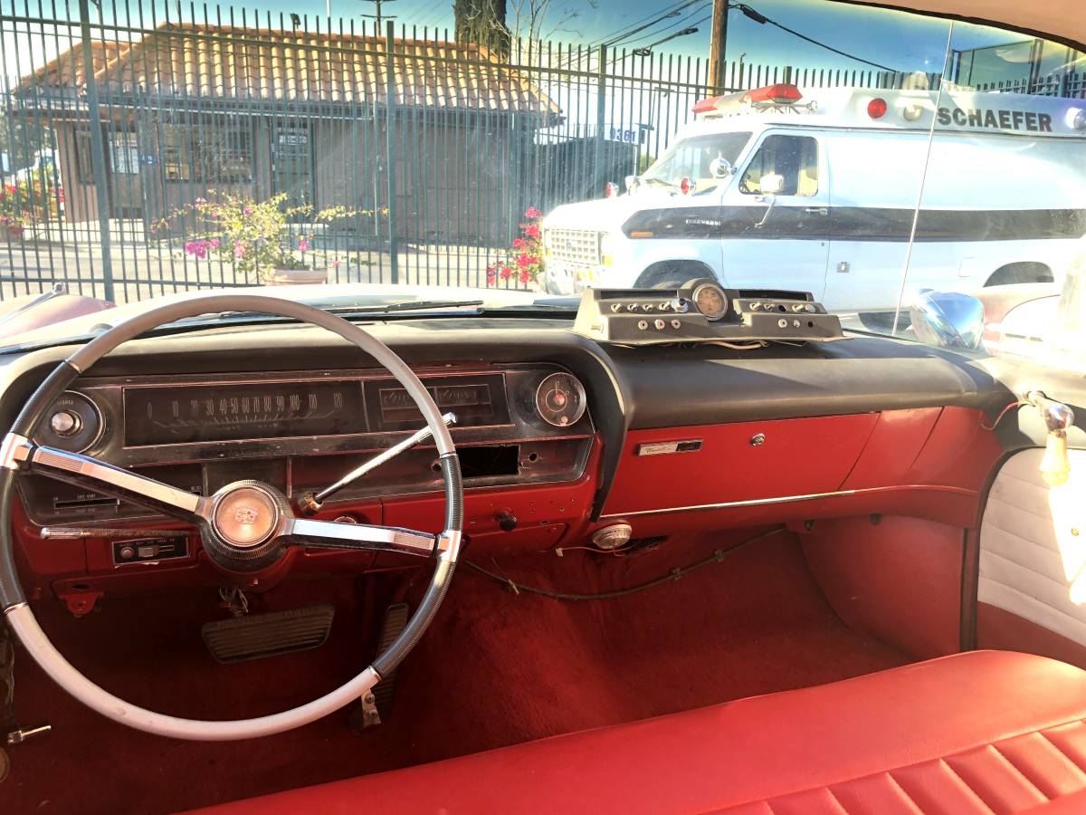 Cadillac-ambulance-1964-red-9