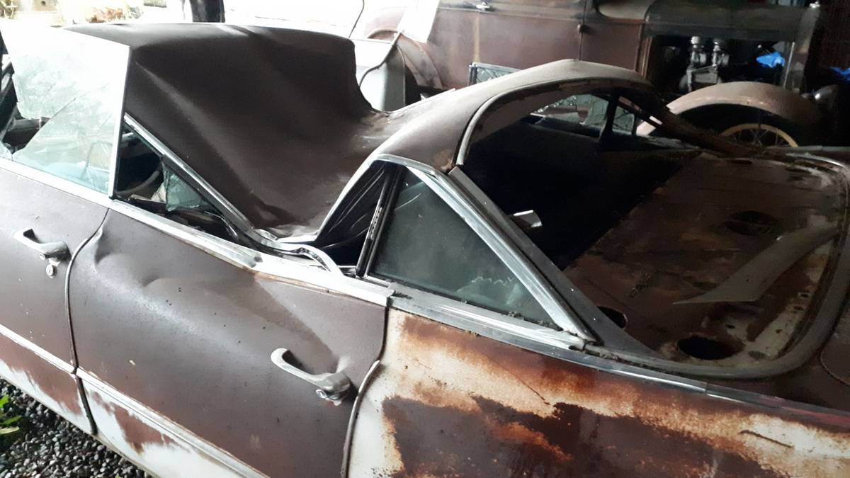 Cadillac-convertible-1960-grey-1