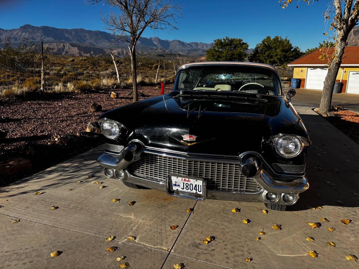 Cadillac-coupe-de-ville-1957-black-10
