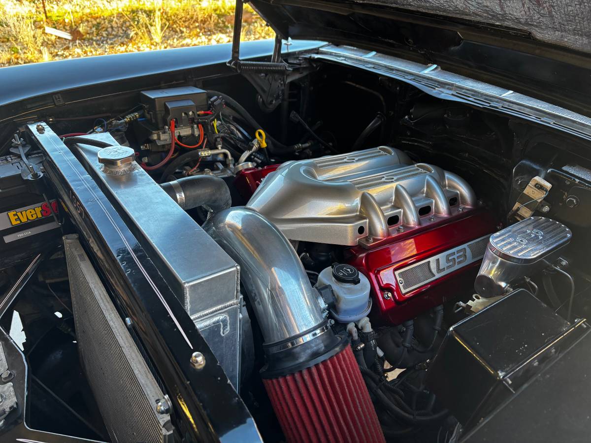 Cadillac-coupe-de-ville-1957-black-8