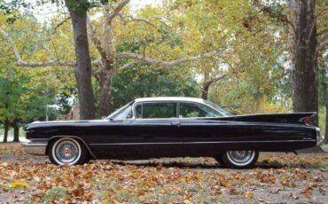 Cadillac-coupe-deville-1960-1