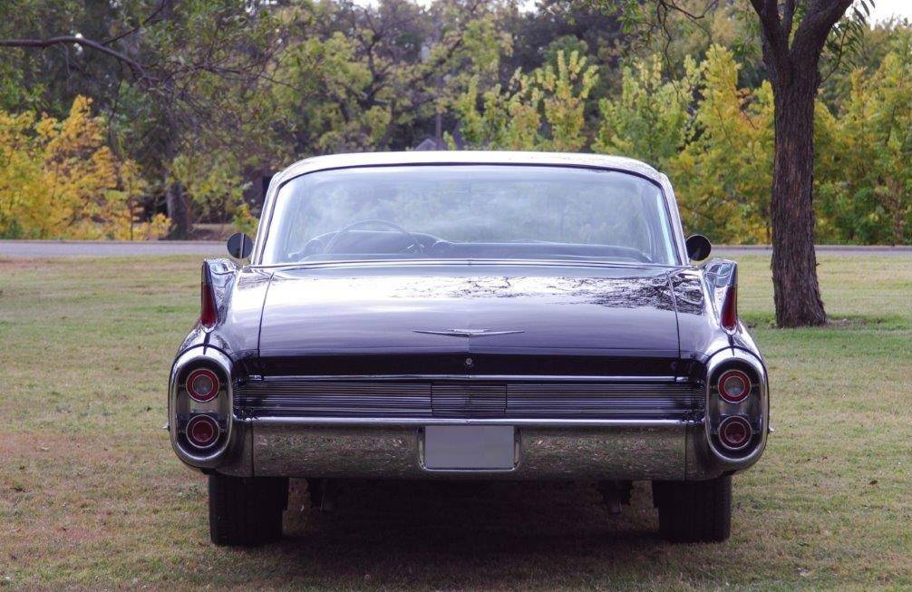 Cadillac-coupe-deville-1960-3