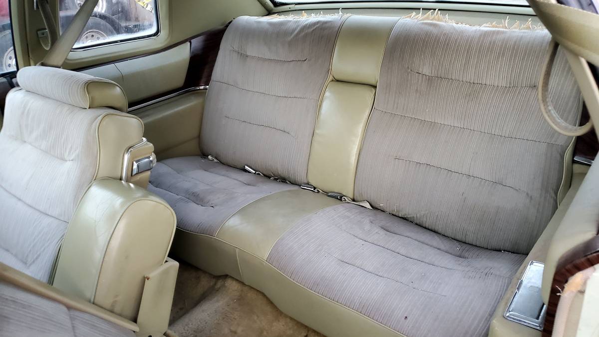 Cadillac-coupe-deville-1976-1