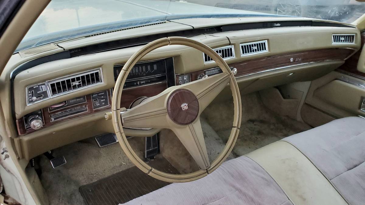 Cadillac-coupe-deville-1976-12