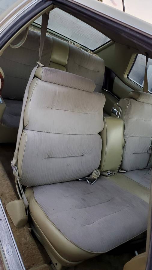 Cadillac-coupe-deville-1976-16