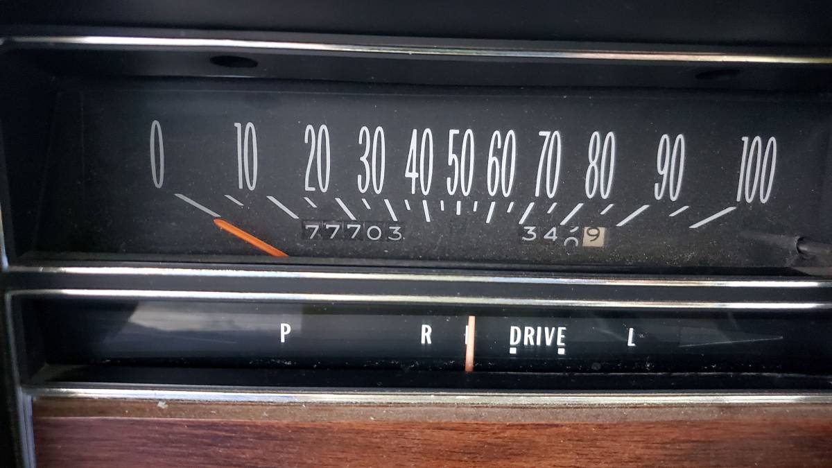 Cadillac-coupe-deville-1976-17