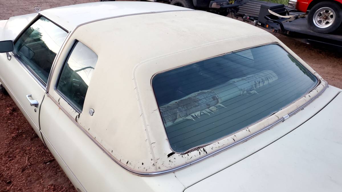 Cadillac-coupe-deville-1976-18