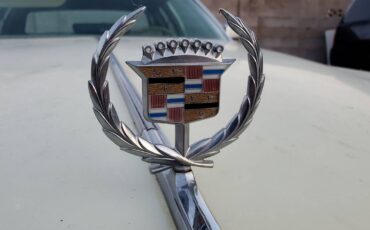 Cadillac-coupe-deville-1976-21