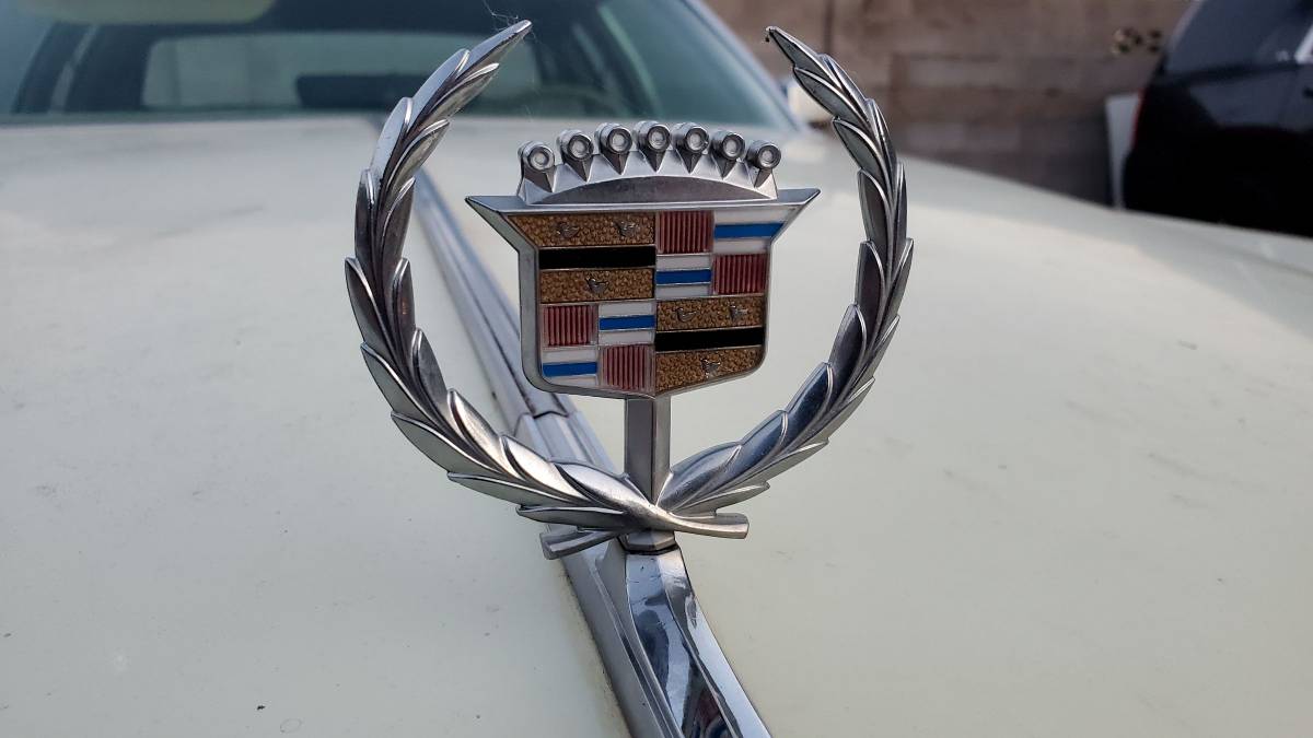 Cadillac-coupe-deville-1976-21