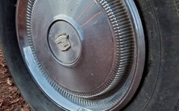 Cadillac-coupe-deville-1976-22