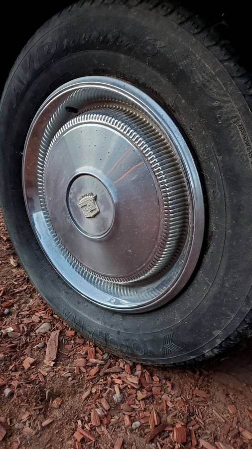 Cadillac-coupe-deville-1976-22