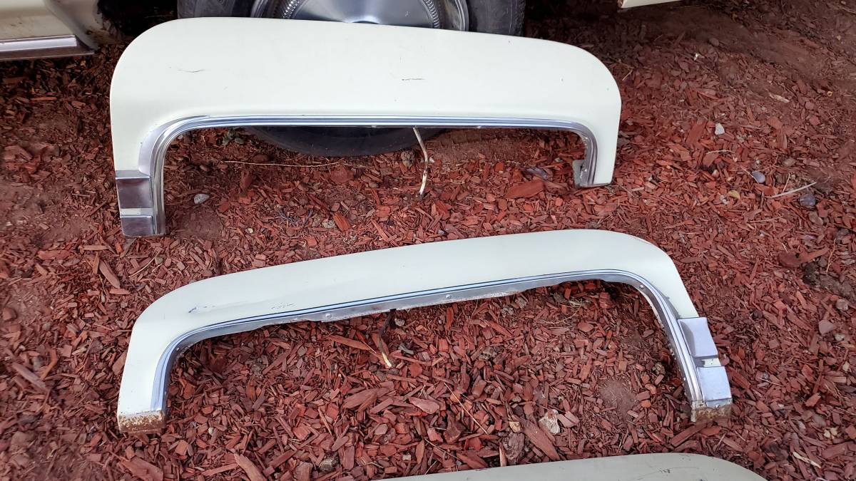 Cadillac-coupe-deville-1976-23