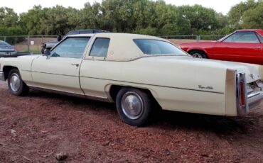 Cadillac-coupe-deville-1976-3