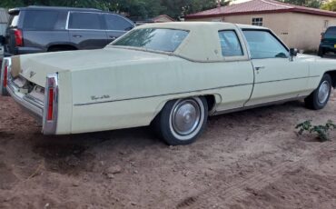 Cadillac-coupe-deville-1976-4