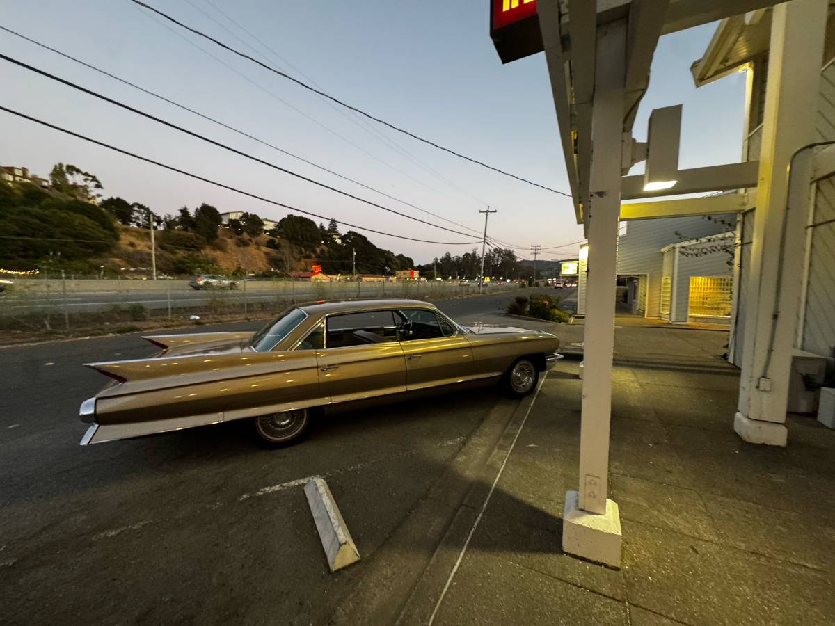 Cadillac-deville-1961-1