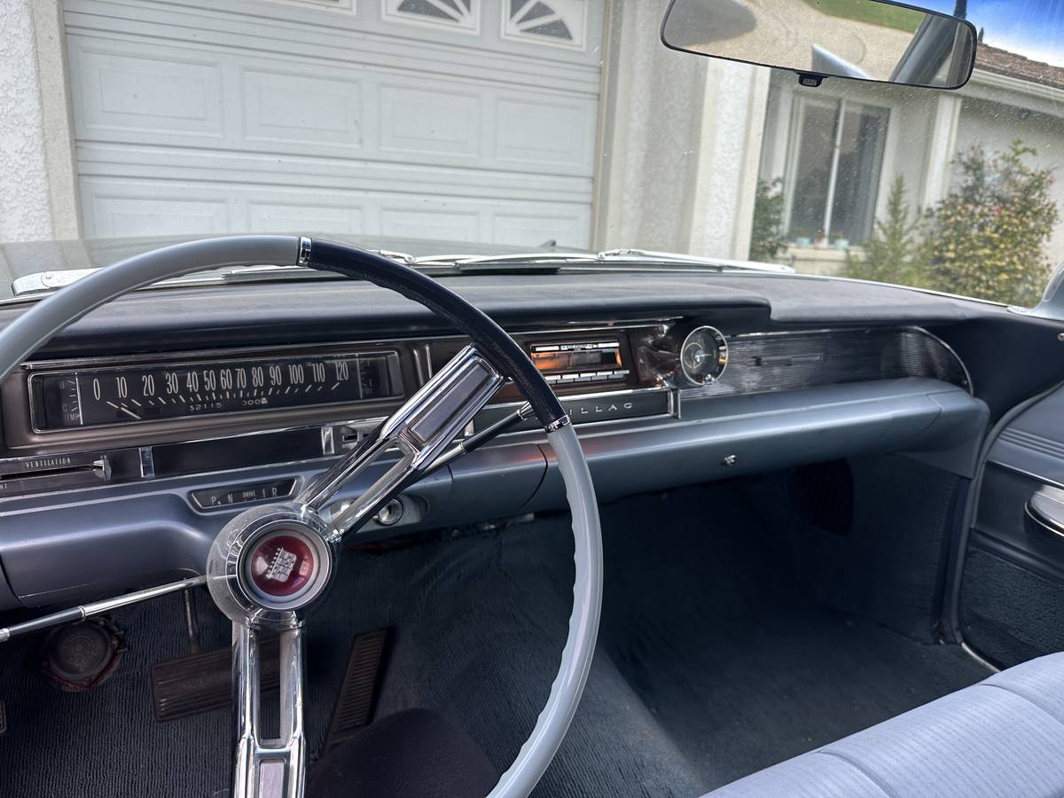 Cadillac-deville-1961-blue-12