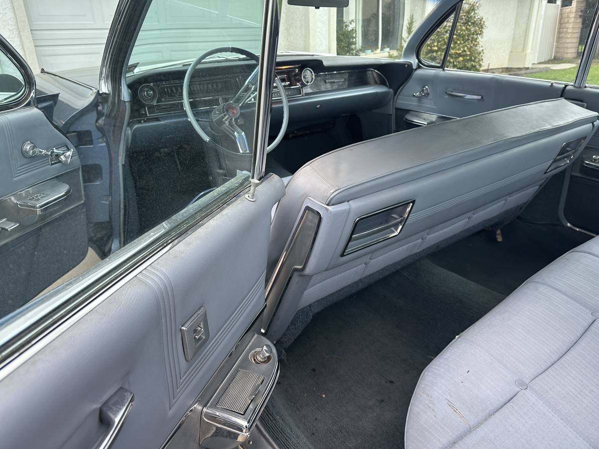 Cadillac-deville-1961-blue-13