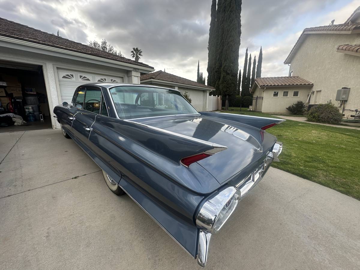 Cadillac-deville-1961-blue-4