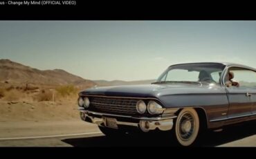 Cadillac-deville-1961-blue-9