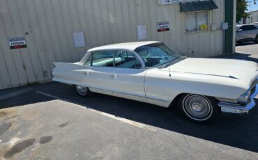 Cadillac-deville-1961-white-2
