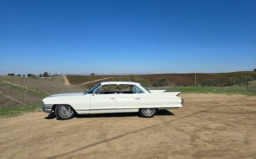 Cadillac-deville-1961-white-4
