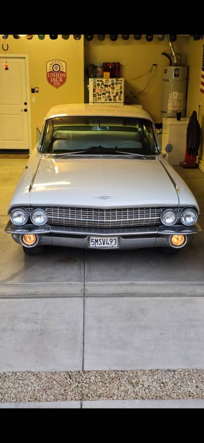 Cadillac-deville-1961-white-6