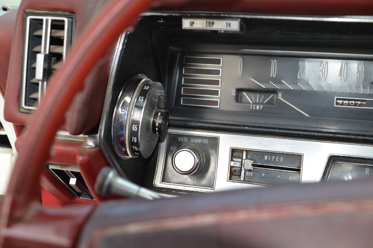 Cadillac-deville-1967-white-15