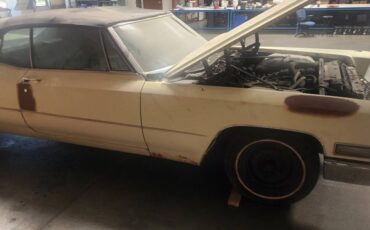 Cadillac-deville-1968-white-2