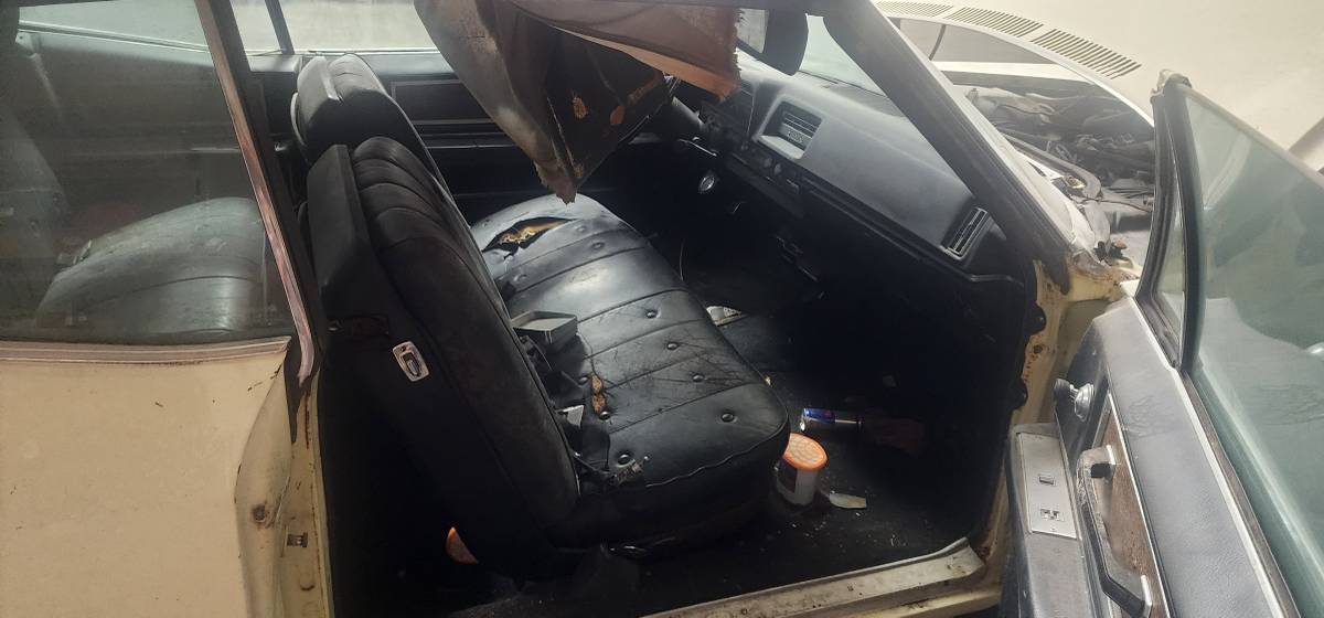 Cadillac-deville-1968-white-3