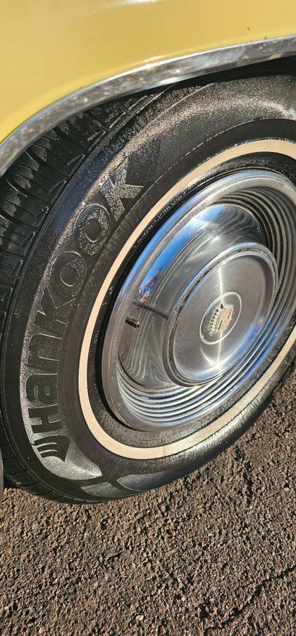 Cadillac-deville-1969-yellow-3