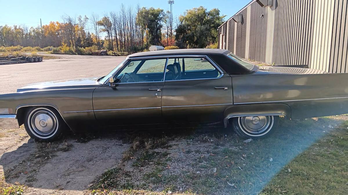 Cadillac-deville-1970-green-3