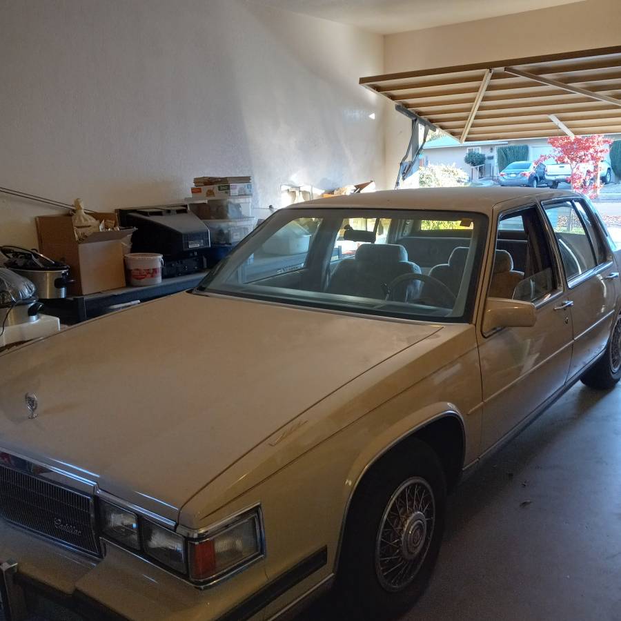 Cadillac-deville-1985-1