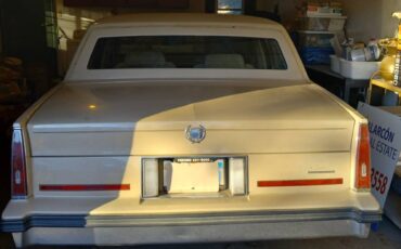 Cadillac-deville-1985