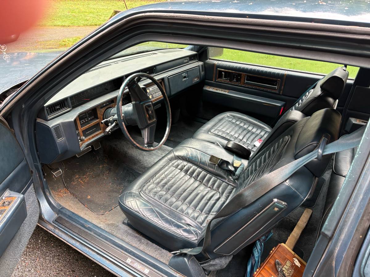 Cadillac-deville-1985-black-3