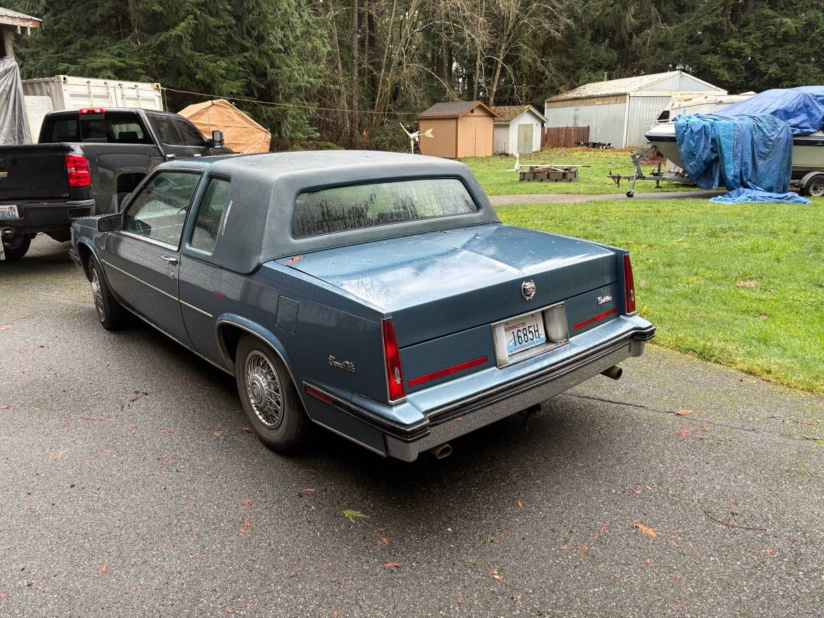 Cadillac-deville-1985-blue-2