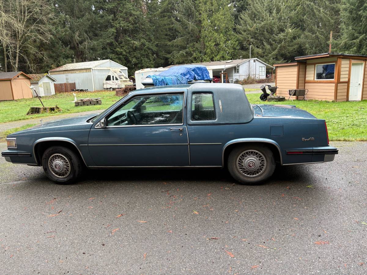 Cadillac-deville-1985-blue-3