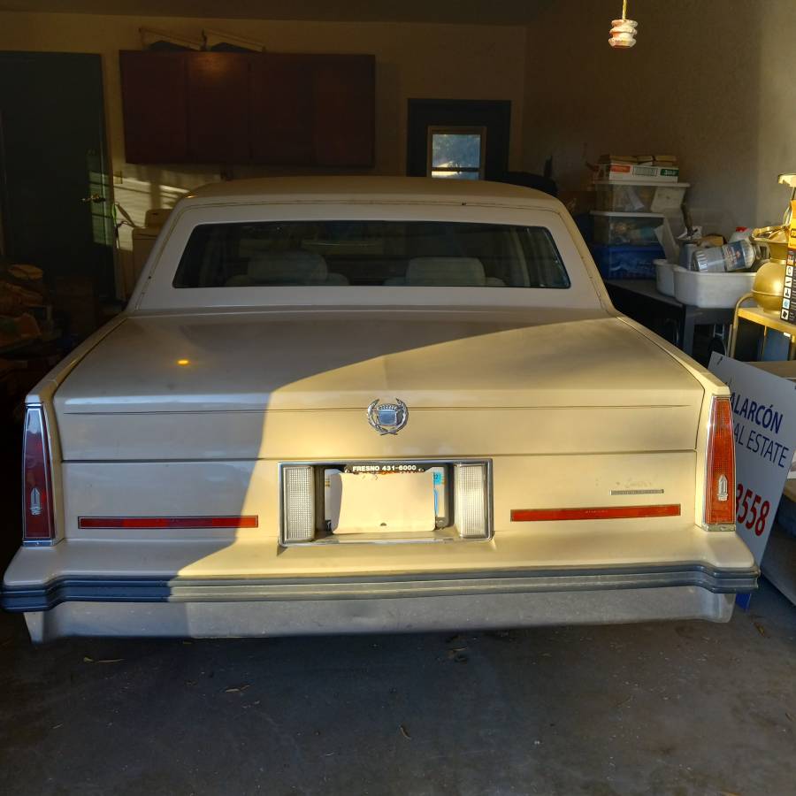 Cadillac-deville-1985