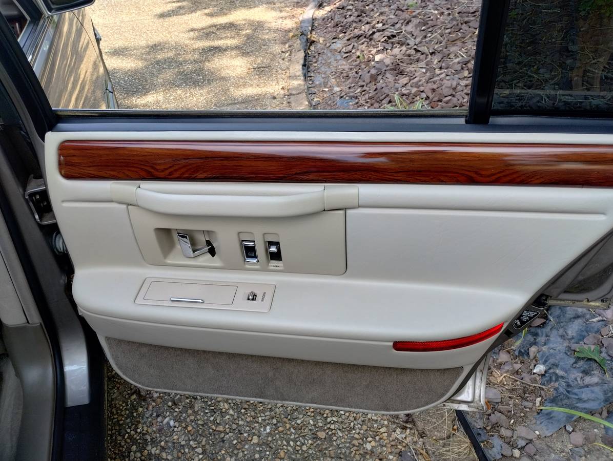 Cadillac-deville-1996-brown-13